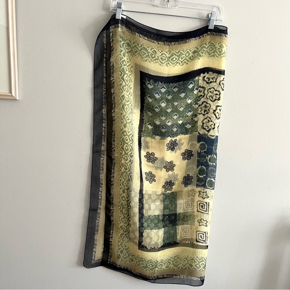 Vintage Elaine Gold patterned scarf made in Italy stylish and pretty!